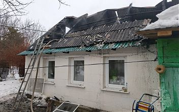 Под Липецком во время пожара сгорела крыша жилого дома