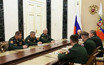 Путин выдвигает на первые роли новое поколение опытных офицеров