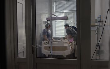 Девять человек с тяжелой пневмонией лежат в реанимации в липецкой инфекционке