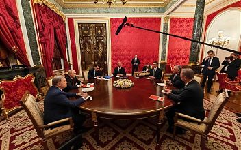 Позиции Путина по урегулированию конфликта несравнимо сильнее